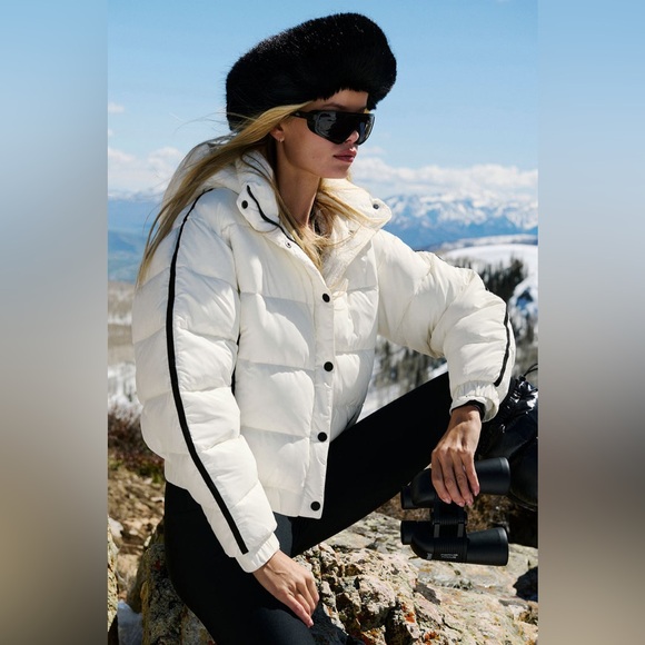 ALO Yoga Jackets & Blazers - ALO Yoga Aspen Love Puffer Jacket